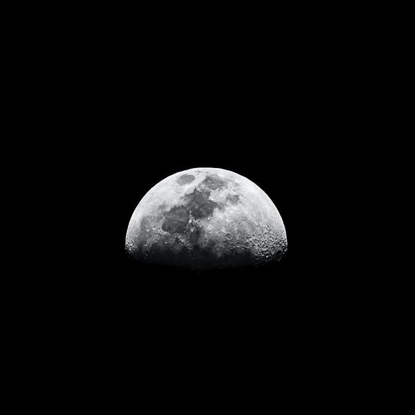 1969 yılında mürettebat, Ay'a iniş provasının yapılacağı Apollo 10 görevindeyken Ay'ın karanlık tarafında garip bir olay yaşadı.