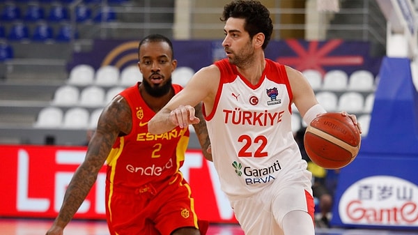 EuroBasket 2022'de yoluna devam eden 12 Dev Adam'ın son 16 turundaki rakibi belli oldu.