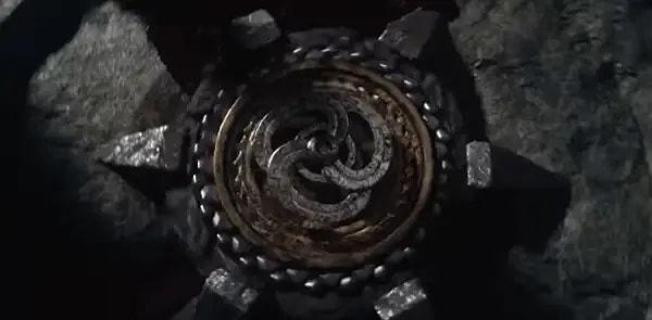 Viserys ve Aemma'nın soy kütüğü bir sembole uzanıyor: Bu sembol açıkça Rhaenyra'yı temsil ediyor.