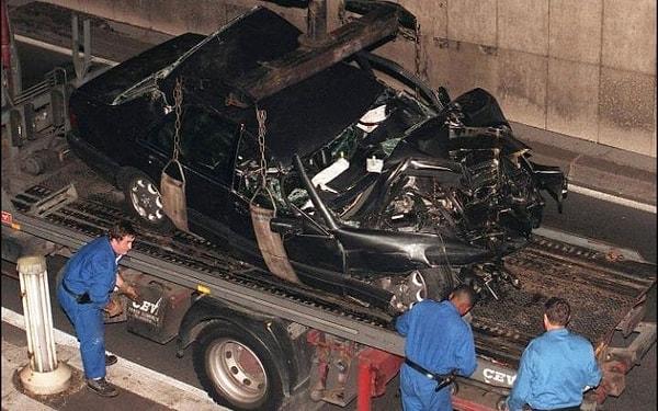 Diana, 31 Ağustos 1997 tarihinde Paris'te bulunan bir tünelde geçirdiği trafik kazası sonucunda hayatını kaybetmişti.