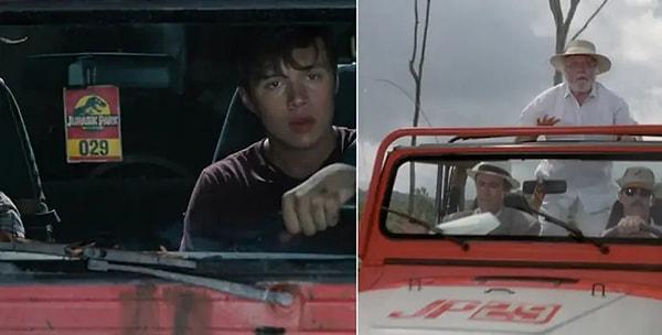 5. 2015 yapımı 'Jurassic Park' filminde Zack ve Gray Mitchell'ın düz kontak yaparak çalıştırdığı arabanın üzerindeki numara 1993 yapımı 'Jurassic Park' filminde John ve Donald'ın kullandığı arabada da bulunuyor.