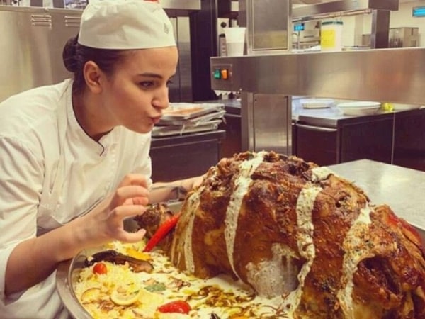 MasterChef'in kurgu olduğuna yönelik iddialara da "Böyle bir programda kurgu olması mümkün değil. Gün sonunda yemek yapıyorsunuz. Yarışmada kurgu yoktu. Çok kavga ettiğimiz için kurgu gibi gözükmüş olabilir." sözleriyle açıklık getirdi.