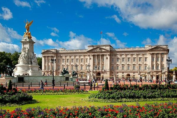 Mülklere bakacak olursak, Kral III Charles artık Buckingham Sarayı'nda yaşayacak.