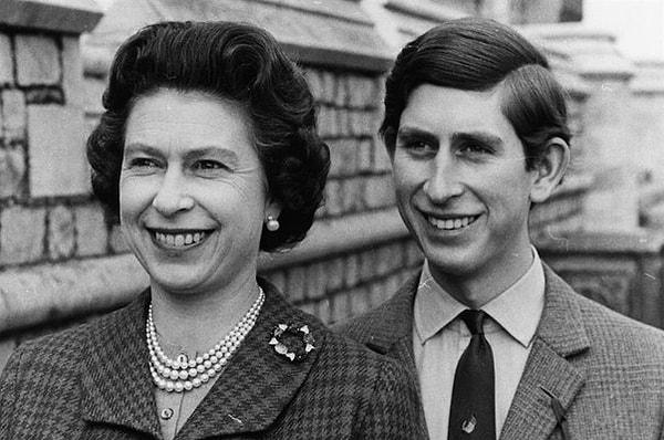 “Değerli annem ve Majestelerinin kaybını ben ve tüm aile üyeleri büyük bir üzüntüyle karşıladık” diyerek açıklama yapan Prens Charles'ın 73 yaşında tahtı devralacağı açıklandı...
