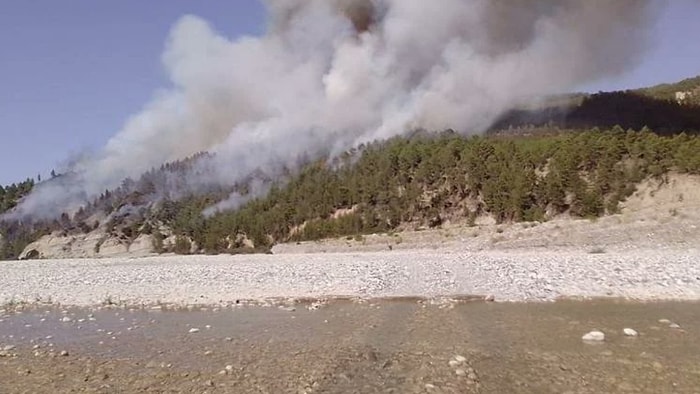 Muğla-Denizli Sınırında Orman Yangını: 9 Uçakla Müdahale Ediliyor