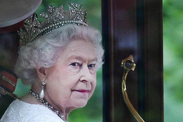 Kraliçe II. Elizabeth 8 Eylül Perşembe günü hayatını kaybetti. Tüm dünyanın sıcak gündemine oturan olayın ardından kraliyette önemli gelişmeler yaşandı.