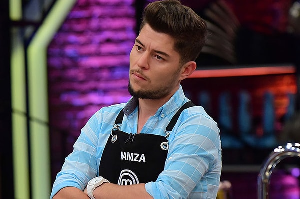 Geçtiğimiz yılın MasterChef yarışmacılarından biri olan Hamza Mercimek, hırslı tavırları ve yeteneğiyle herkesin dikkatini çeken bir isimdi.