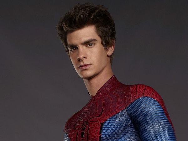 Yakışıklı Spider-Man'imiz Andrew Garfield'ı nerede görseniz tanırsınız!