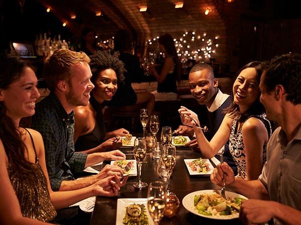 5. Şık bir restorana sevdiklerinle beraber gidebilirsin.