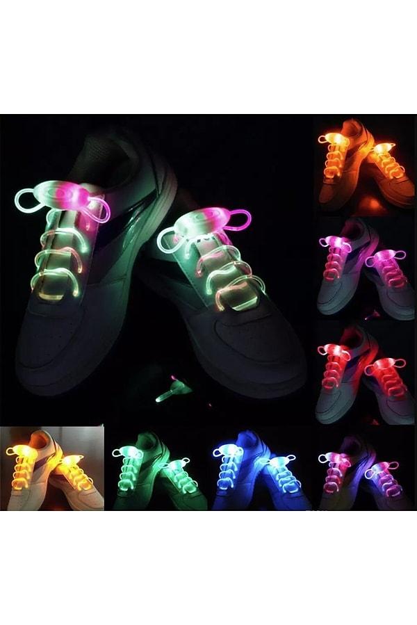7. Led ışıklı ayakkabı bağcığı ile evde karanlıkta ayakkabılarınızı bağlamak daha kolay olacak :)