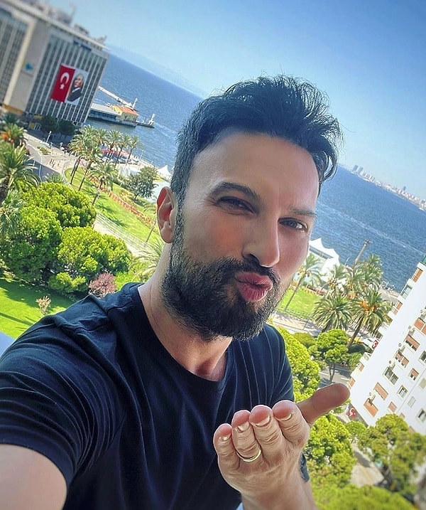 Megastar Tarkan, 9 Eylül Cuma günü İzmir'in kurtuluşunun 100. yılı dolayısıyla verdiği halk konserinde hepimize benzersiz anlar yaşattı biliyorsunuz ki.