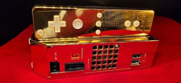 Bu da az kalsın saraya girecek olan bir diğer Nintendo Wii konsolu, üstelik kontrolcüsü de dahil tamamen altın kaplama!