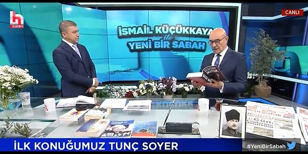 Programa Nutuk ile çıkan Soyer, Atatürk’ün dilinden Vahdettin dönemini okudu. Daha sonrasında ise ‘Fatih Sultan Mehmet Han ile Vahdettin bir olabilir mi? Fatih Sultan o dönemin en vizyonlar en karizmatik padişahıydı.’ dedi.