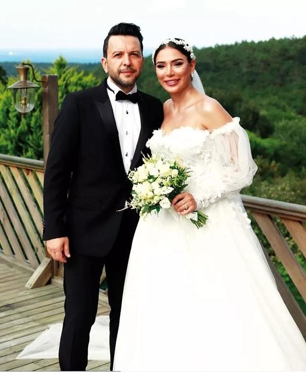 Ünlü Türkücü Nihat Doğan, geçtiğimiz aylarca hayranı olduğu iddia edilen Arzu Hanım ile sessiz sedasız nikah masasına oturmuş, bu evliliği ise ünlü televizyoncu Erol Köse'nin Instagram paylaşımından öğrenmiştik.