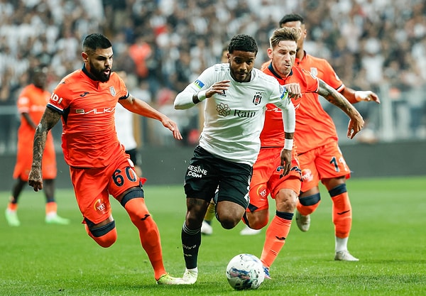 Halil Umut Meler'in düdük çaldığı karşılaşmanın ilk yarısında ev sahibi Beşiktaş, Kevin N'Koudou ile girdiği pozisyonlardan yararlanamadı.