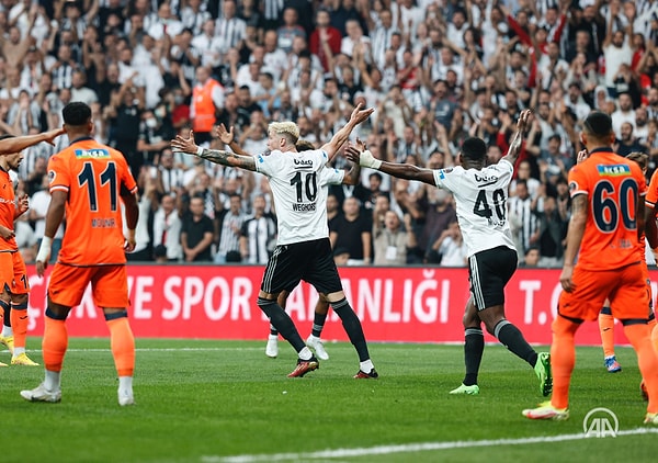 Karşılaşmanın ilk yarısında gol sesi çıkmazken kaleye Beşiktaş tarafından 1 isabetli şut çekildi. Başakşehir'in ise ilk yarıda kaleyi bulan şutu yoktu.