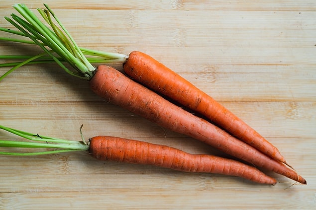 9. Manger des carottes peut rendre votre peau orange.