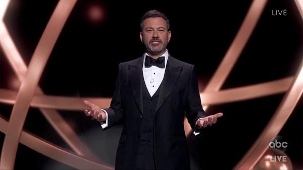 4. Jimmy Kimmel, 2012, 2016 ve 2020'de yaptığı Emmy Ödülleri'ne ev sahipliği yapmıştı.