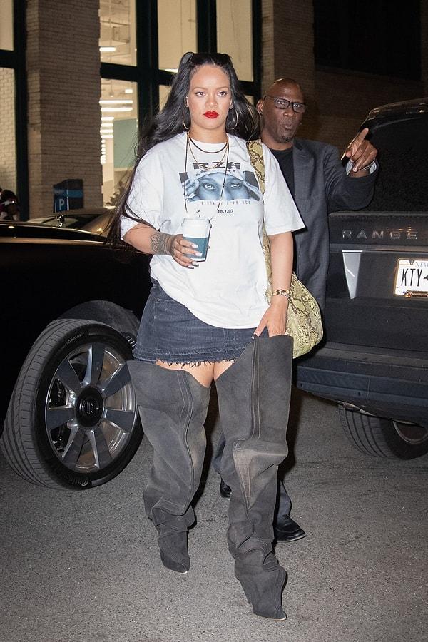 Rihanna bu çizme modasını başka bir boyuta taşımıştı.