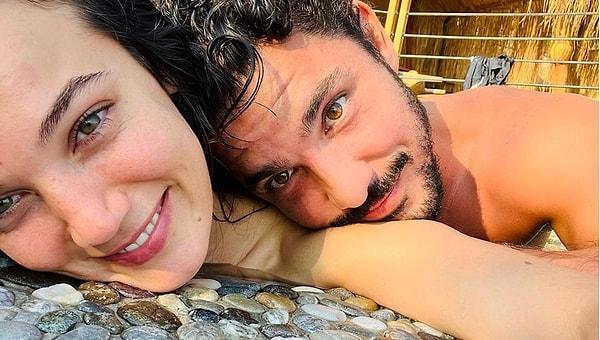 Yargı'nın Ceylin'i olarak herkesi etkisi altına alan ünlü oyuncu Pınar Deniz ve meslektaşı Kaan Yıldırım, 2022 yılında aşk yaşadıklarını duyurmuştu.