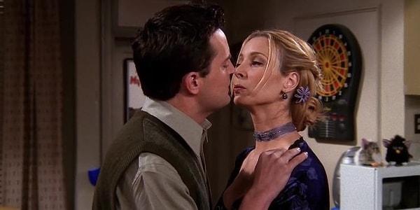 Lisa Kudrow dahil olmak üzere pek çok kişi Chandler karakterinin gay olduğunu düşünmüş.