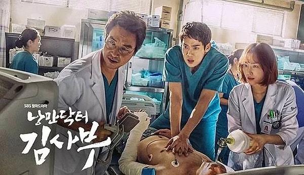 Bir Güney Kore yapımı olan Dr. Romantic dizisinden uyarlanan Kasaba Doktoru 1 Temmuz'da sezon arasında girmişti.