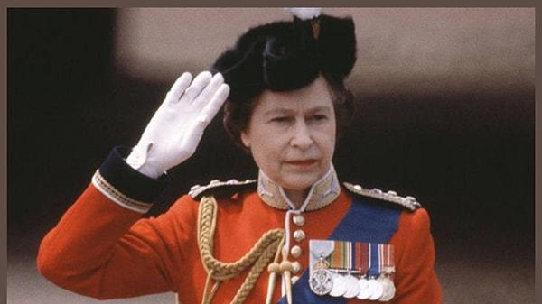 1981 yılında Kraliyet'in Commonwealth Milletler Topluluğu ile yürüttüğü törende Kraliçe'nin doğum günü için yapılan kutlamalar son gaz devam ediyordu.