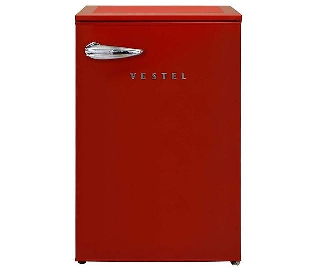 6. Mini-réfrigérateur rouge rétro.