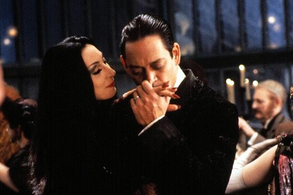 22. Anjelica Huston ve Raul Julia (The Addams Family):