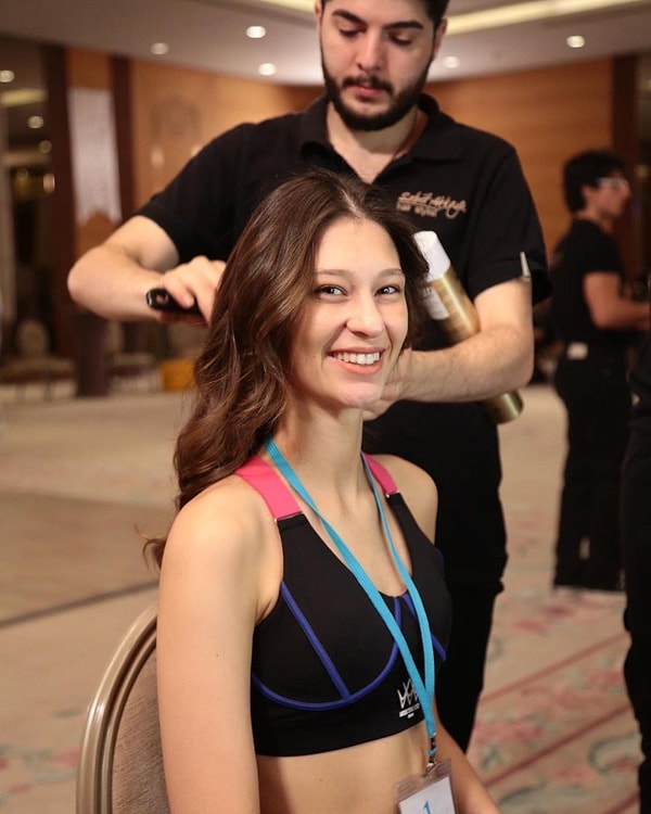 Miss Turkey 2022 finalisti Hande Deniz Uluğ 21 yaşındadır.