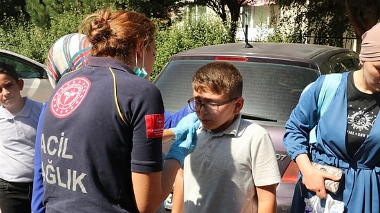Biber Gazını Sınıfın İçinde Sıkan Çocuk 4 Öğrenciyi Hastanelik Etti