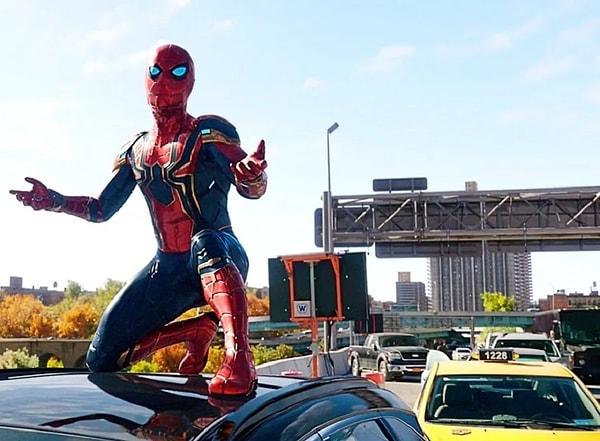 20. 2021 yapımı 'Spider-Man No Way Home' filmindeki taksinin numarası 1228'dir. Bu numara Stan Lee'nin doğum tarihi 28 Aralık'a bir göndermedir.