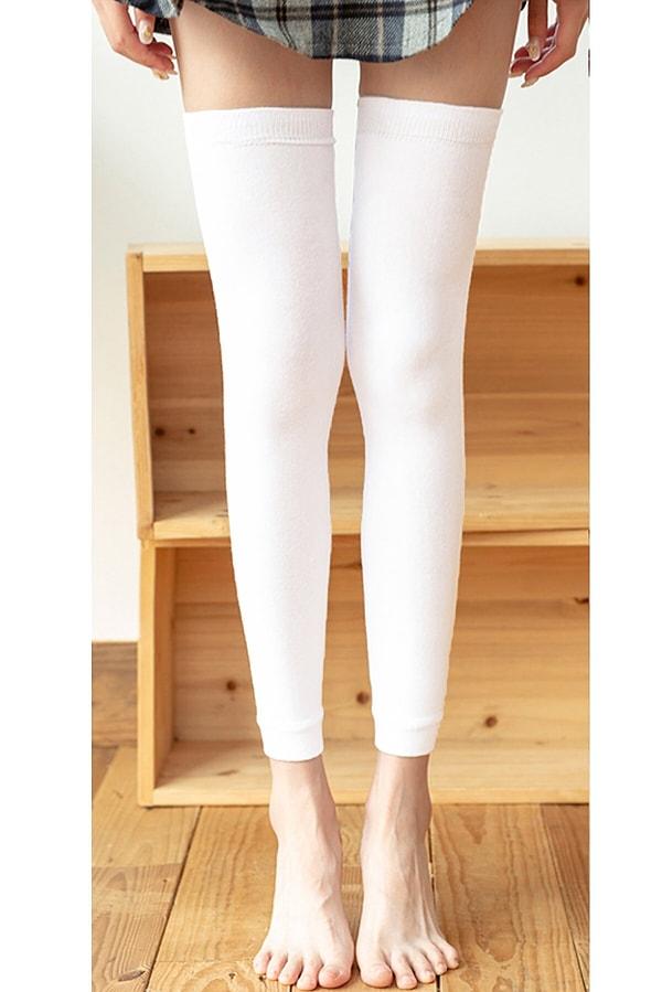 13. Tozluk şeklindeki bu diz üstü çorap, balerinler ve sporcular için ideal.