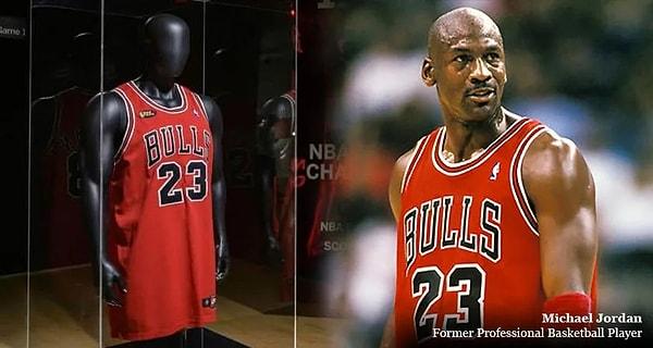 NBA'nin efsane oyuncularından Michael Jordan'ın, 1998 NBA Finalleri'nde giydiği forma, rekor fiyata alıcı buldu.