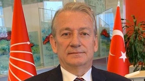 Bir dönem DİSK'in avukatlığını yapan Pekşen, 2006 senesinden 2009 yılına kadar Türk Kızılay Derneği'nin Hukuk Müşavirliği yaptı.