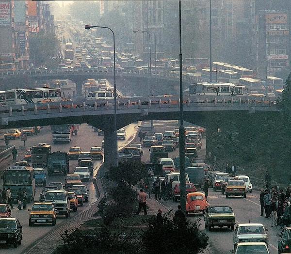 15. Aksaray'da trafik, İstanbul, 1988.