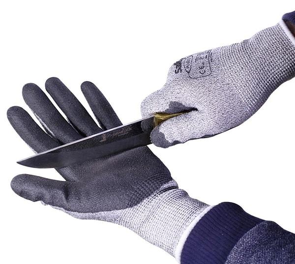 6. Bıçak kullanırken mutlaka giyilmesi gereken kesilmeye karşı dayanıklı eldiven...