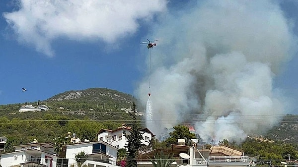 Alanya'ya bağlı Büyükhasbahçe Mahallesi Çatalhavuz mevkisinde henüz belirlenemeyen bir sebepten dolayı yangın çıktı.