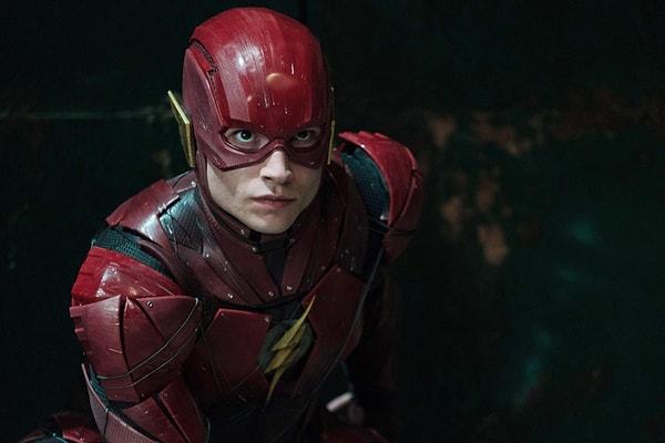 Warner Bros, The Flash filminden desteğini çekti çekmesine ama Ezra Miller nasıl bir geri dönüş yapacak bakalım...