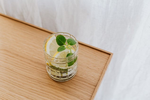 26. Sodaya katılan limon suyu hem sodanın gazını alır, hem de vücudun C vitamini ihtiyacını karşılar.