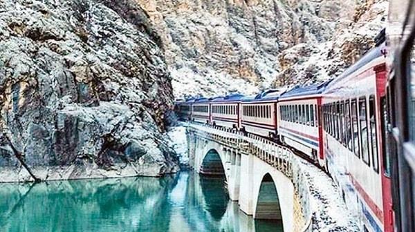 Ankara-Kars yönünde giderken Erzincan ve Erzurum'da, Kars-Ankara yönüne giderken ise İliç, Divriği ve Sivas'ta mola veren tren yolculuğu toplamda 31 saat 40 dakika sürüyor.