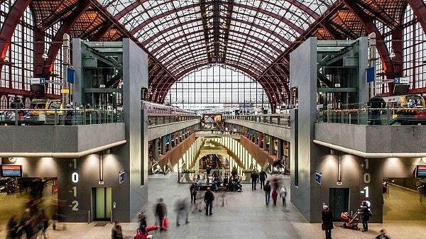 2009 yılında Amerikan dergisi Newsweek, Antwerpen-Centraal'i dünyanın dördüncü en büyük tren istasyonu seçmiştir.