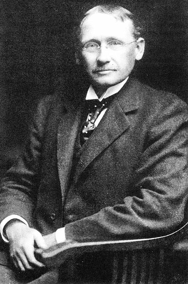 "Yirminci yüzyılın başlarında şöhretinin zirvesinde olan Taylor, ülke çapında konferanslar verdi ve Edison ya da Ford kadar ünlüydü."
