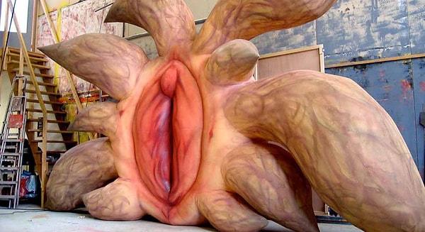 11. Dünyanın en büyük vajinası Anna Swan'a ait.