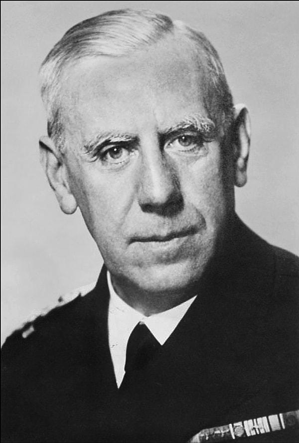 Wilhelm Franz Canaris. Kendisi önde gelen Alman amirallerinden biri ve Alman askeri istihbarat servisinin de şefiymiş.