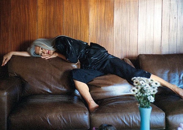 При росте 1,68 метра и естественной стройности она показала, что наилучшим образом заботилась о своем теле.