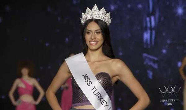 Ülkemizi Miss Universide temsil etmesi için ise 5.numaralı yarışmacı Aleyna Şirin seçildi.