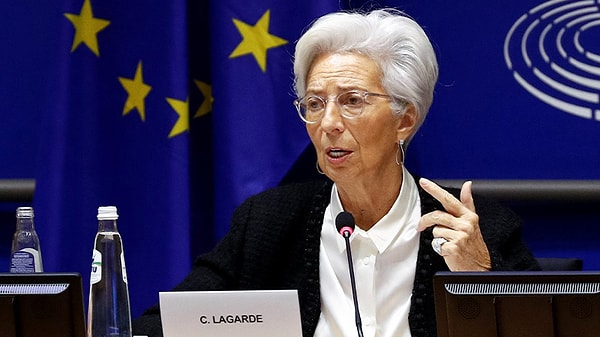 Avrupa Merkez Bankası Başkanı Christine Lagarde, Banka'nın kabul edilemeyecek kadar yüksek enflasyon ile mücadele etmek ve talebi soğutmak için faiz oranlarını ekonomik büyümeyi sınırlayacak bir seviyeye kadar yükseltebileceğini söyledi.