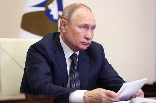 Rus lider Putin, televizyonda yayımlanan konuşmasında Rusya'da kısmi askeri seferberlik ilan edildiğini duyurdu. Putin toplam 300 bin yedek askerin çağrılacağını söyledi.