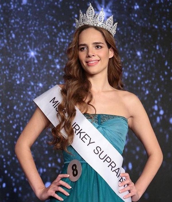 Miss Supranational'da Türkiye adına yarışma adına kazanan ve üçüncü olan güzel ise 8 numaralı Selin Erberk Gurdikyan.